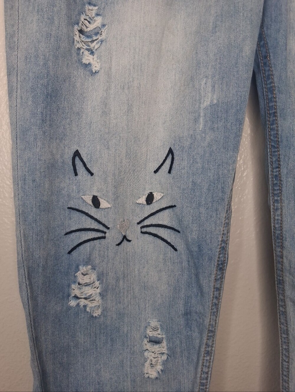 Boho Bundle -2 Cropped Jeans Embroidered Cat Y2K Inspired High Rise Pull-On M - Picture 7 of 16